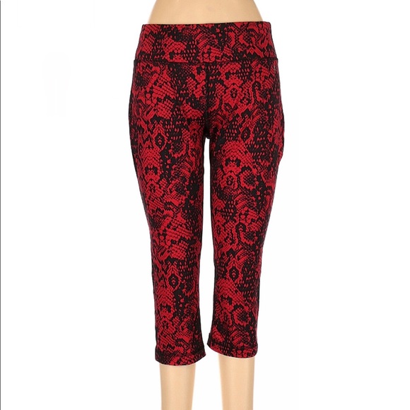 Women’s DANSKIN Now Fitted CAPRI Athlethic Pants Dri More Red & Black Sz M 8-10 - Picture 1 of 11